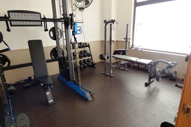 Piso de 4 habitaciones en Playa de San Juan, Alicante / Alacant ciudad en venta con piscina garaje - 575.000 € (Ref: 9240396)