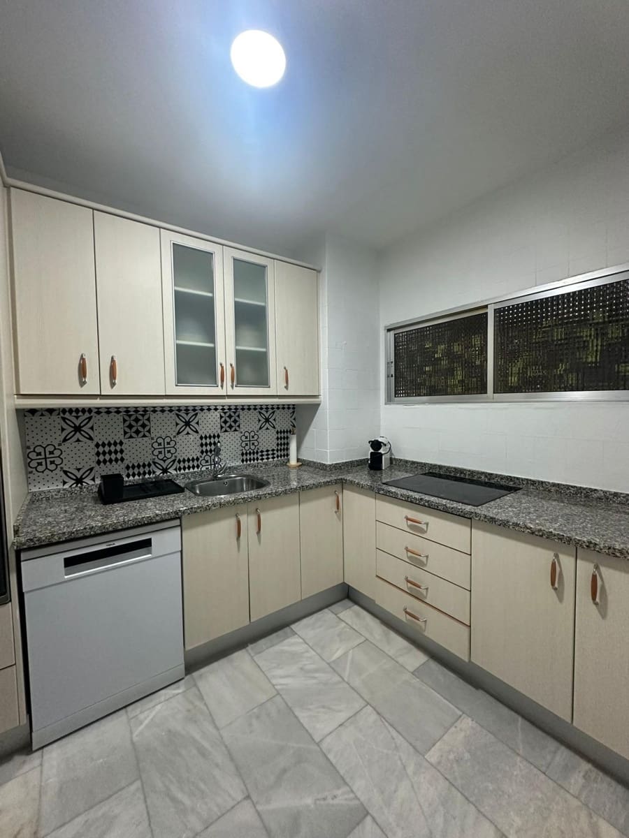 2 soverom Leilighet til salgs i Alicante by med svømmebasseng - € 299 000 (Ref: 9243404)