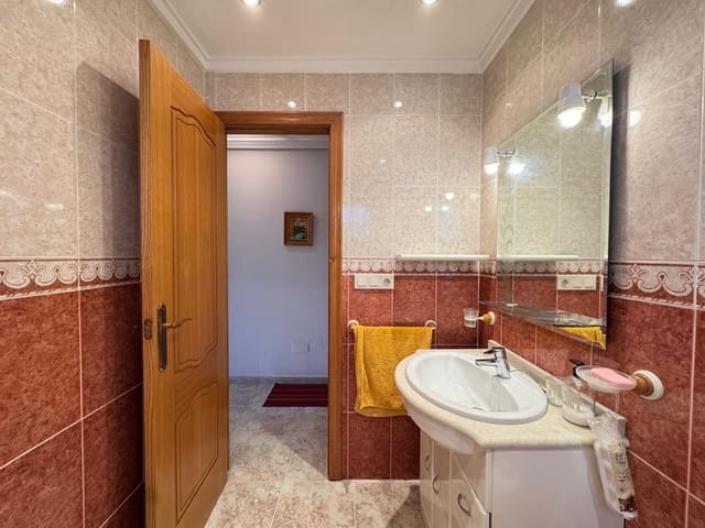 Apartamento de 2 habitaciones en Torrevieja en venta con piscina garaje - 139.900 € (Ref: 9247299)