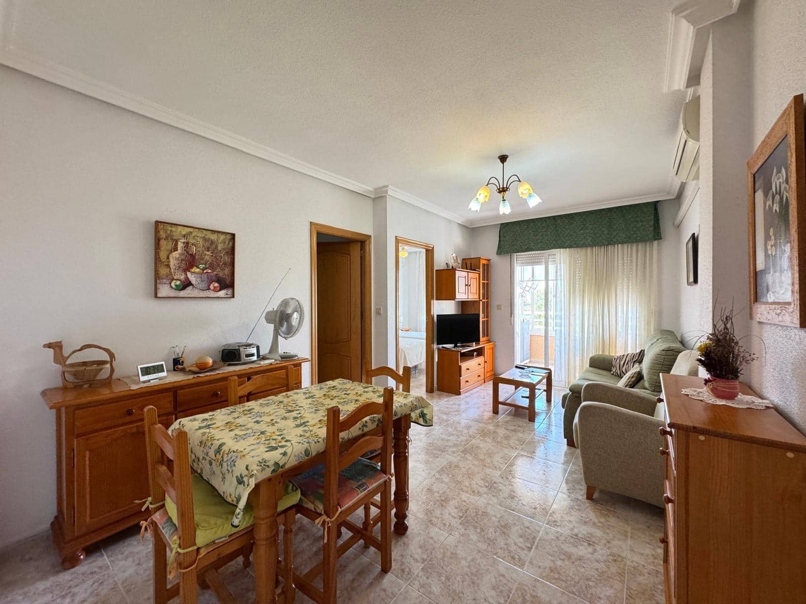 Apartamento de 2 habitaciones en Torrevieja en venta con piscina garaje - 139.900 € (Ref: 9247299)