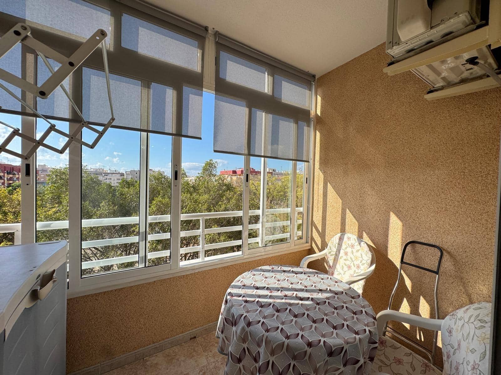 Apartamento de 2 habitaciones en Torrevieja en venta con piscina garaje - 139.900 € (Ref: 9247299)