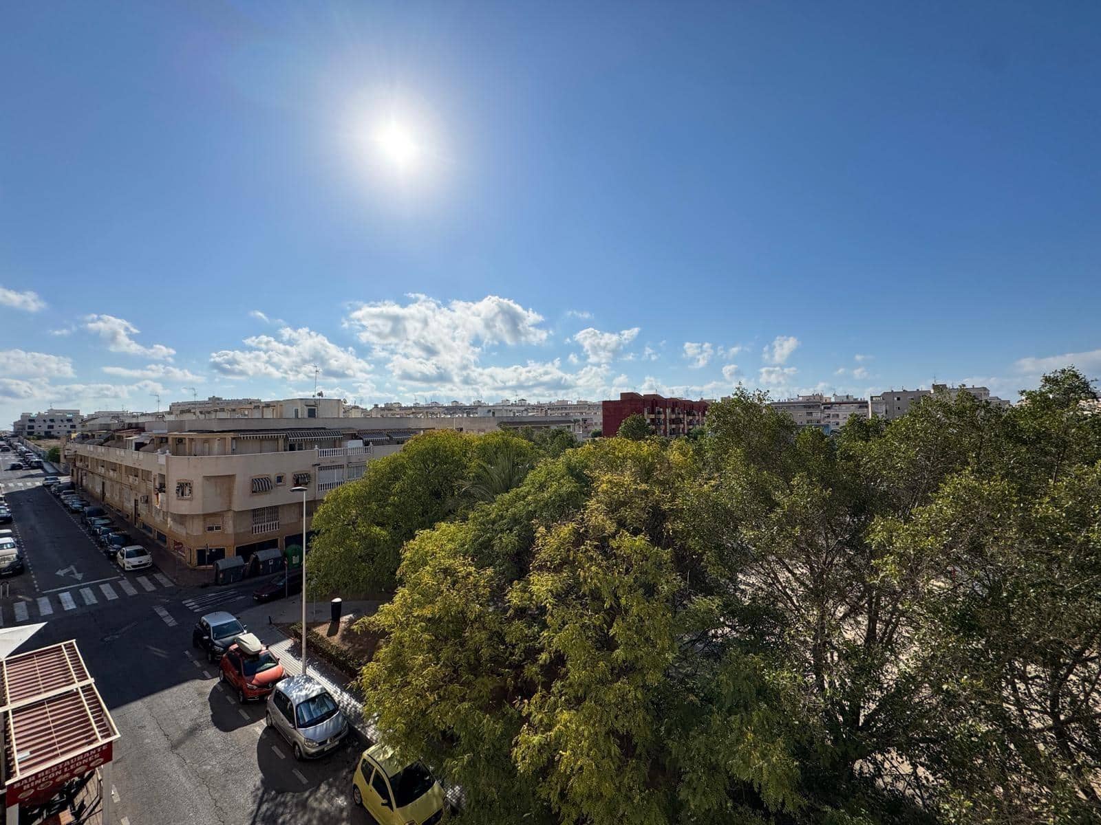 Apartamento de 2 habitaciones en Torrevieja en venta con piscina garaje - 139.900 € (Ref: 9247299)