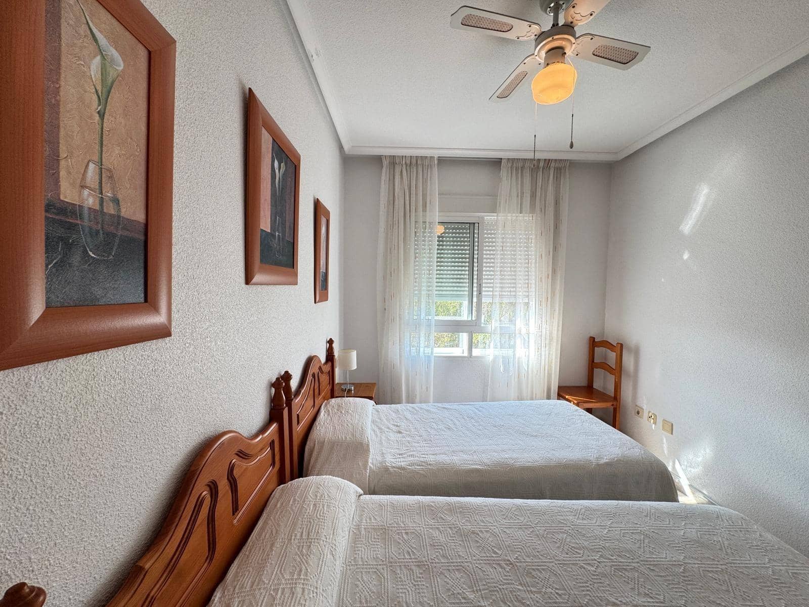 Apartamento de 2 habitaciones en Torrevieja en venta con piscina garaje - 139.900 € (Ref: 9247299)