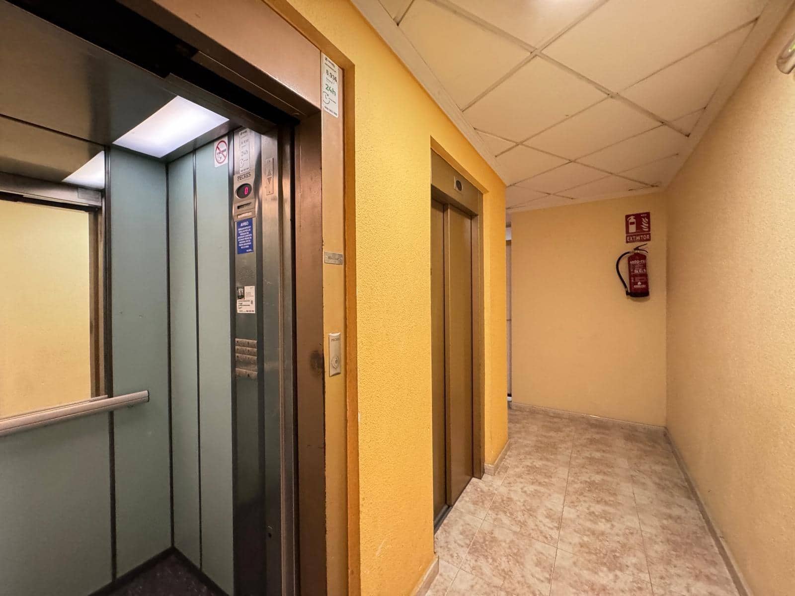 Apartamento de 2 habitaciones en Torrevieja en venta con piscina garaje - 139.900 € (Ref: 9247299)