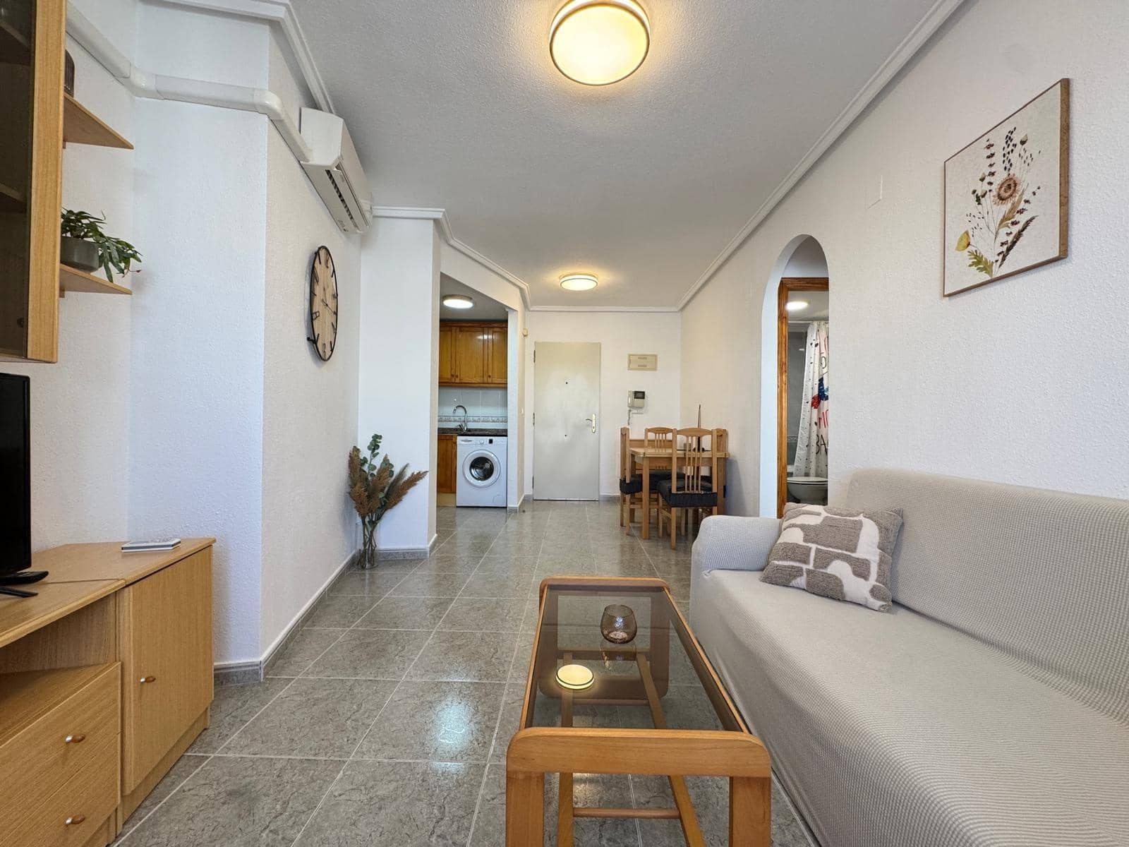 2 soveværelse Lejlighed til salg i Torrevieja med swimmingpool - € 135.000 (Ref: 9252450)