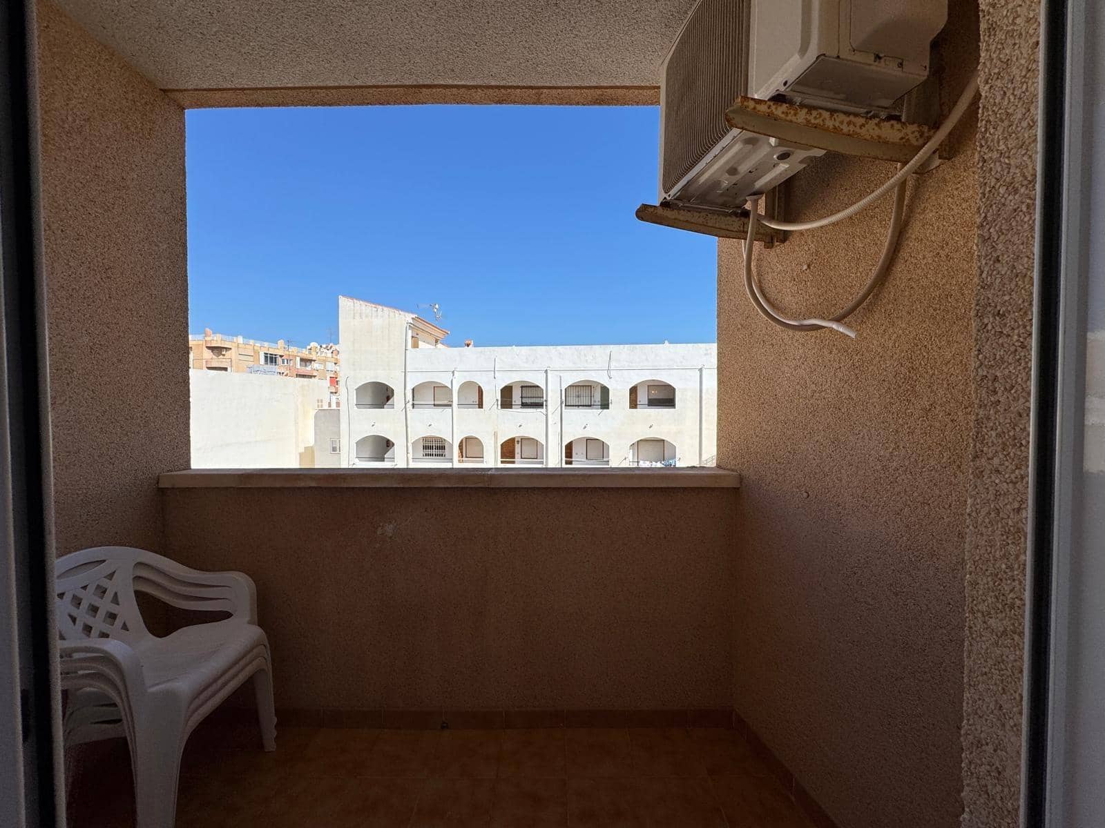 2 soveværelse Lejlighed til salg i Torrevieja med swimmingpool - € 135.000 (Ref: 9252450)