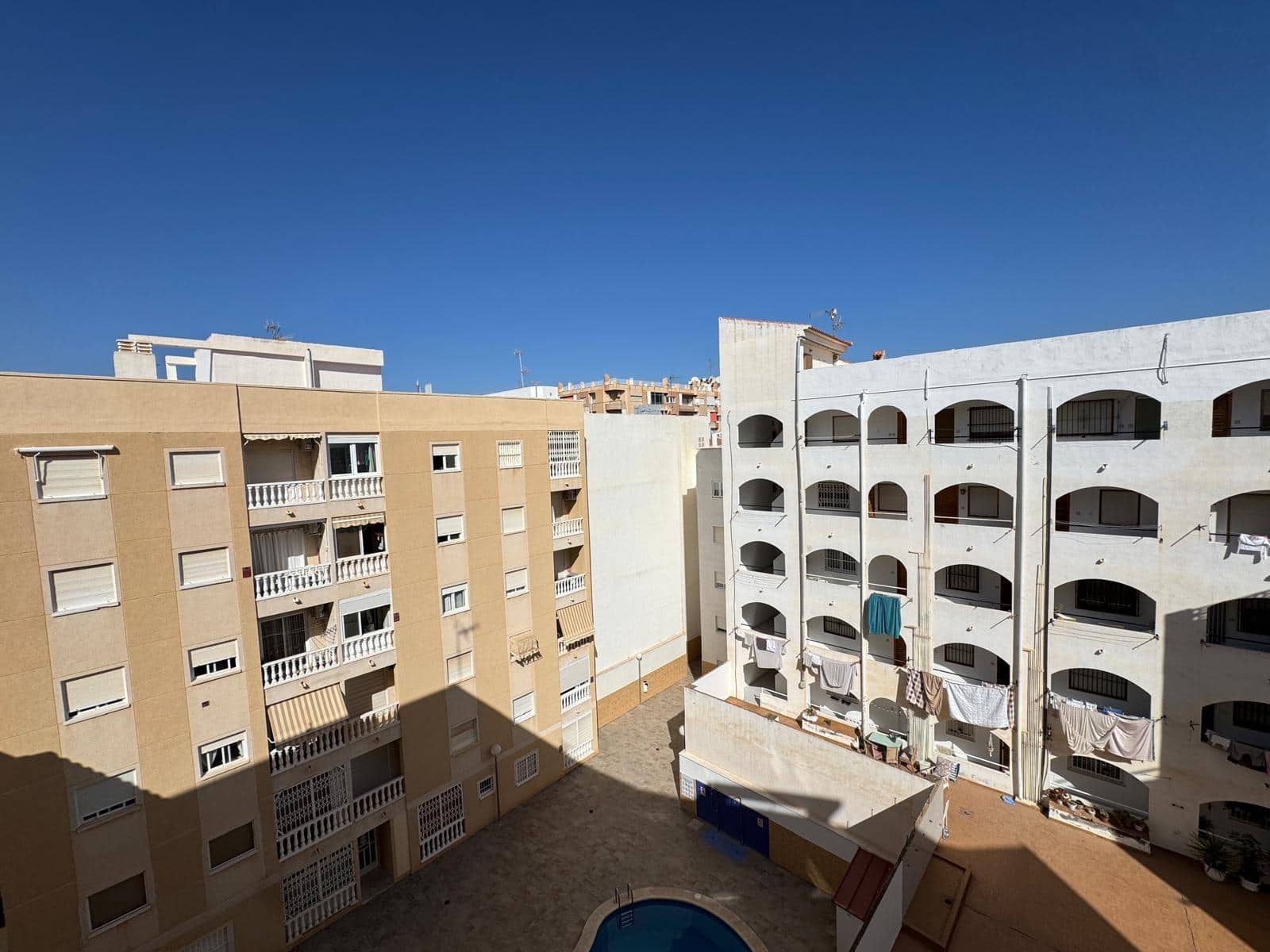 2 soveværelse Lejlighed til salg i Torrevieja med swimmingpool - € 135.000 (Ref: 9252450)