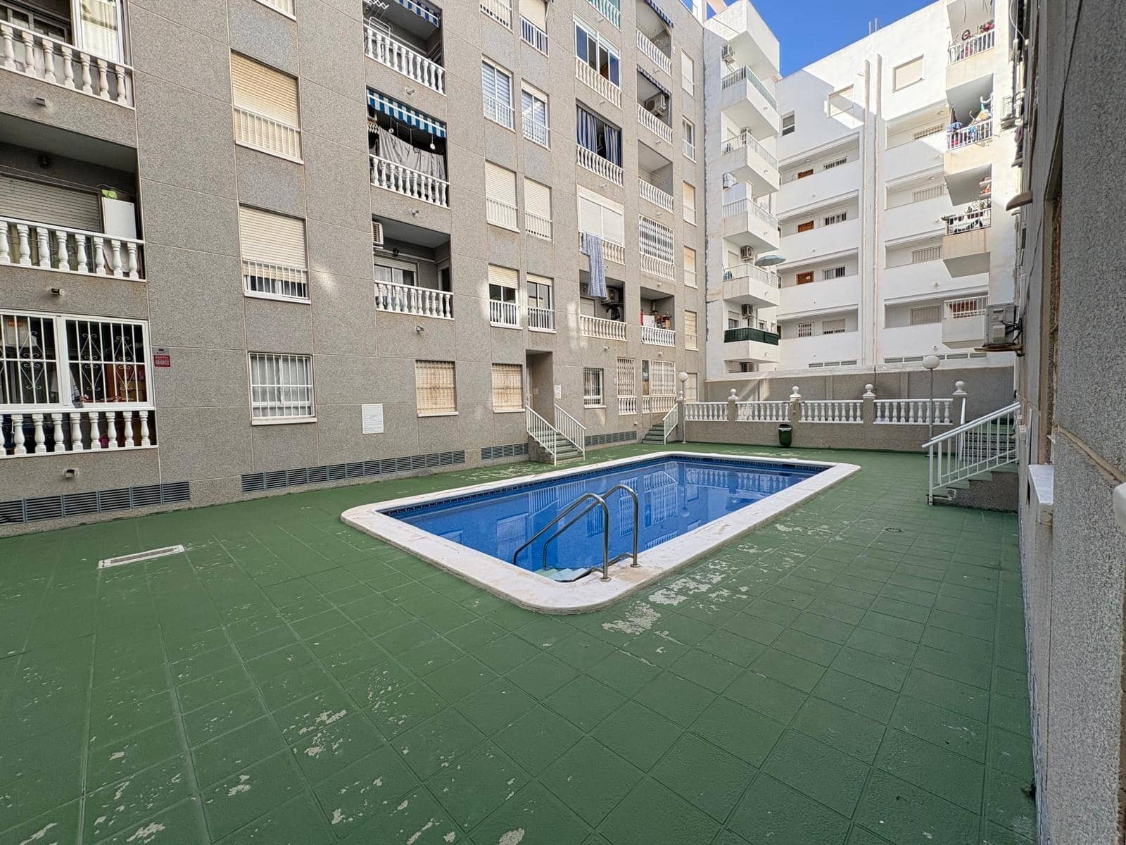 Apartamento de 2 habitaciones en Torrevieja en venta - 129.900 € (Ref: 9255274)