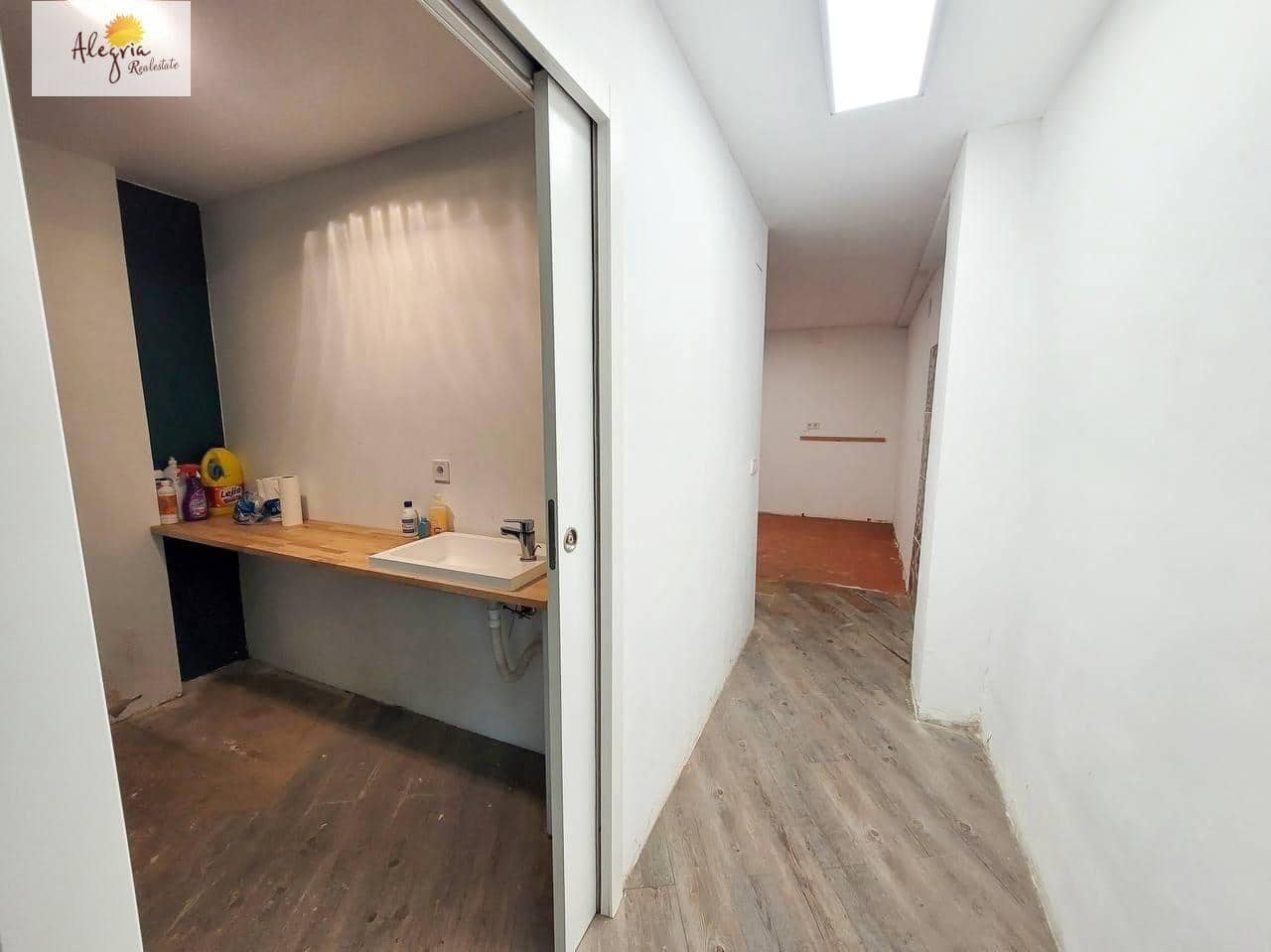 Kommersiell til salgs i Valencia by - € 160 000 (Ref: 9272590)