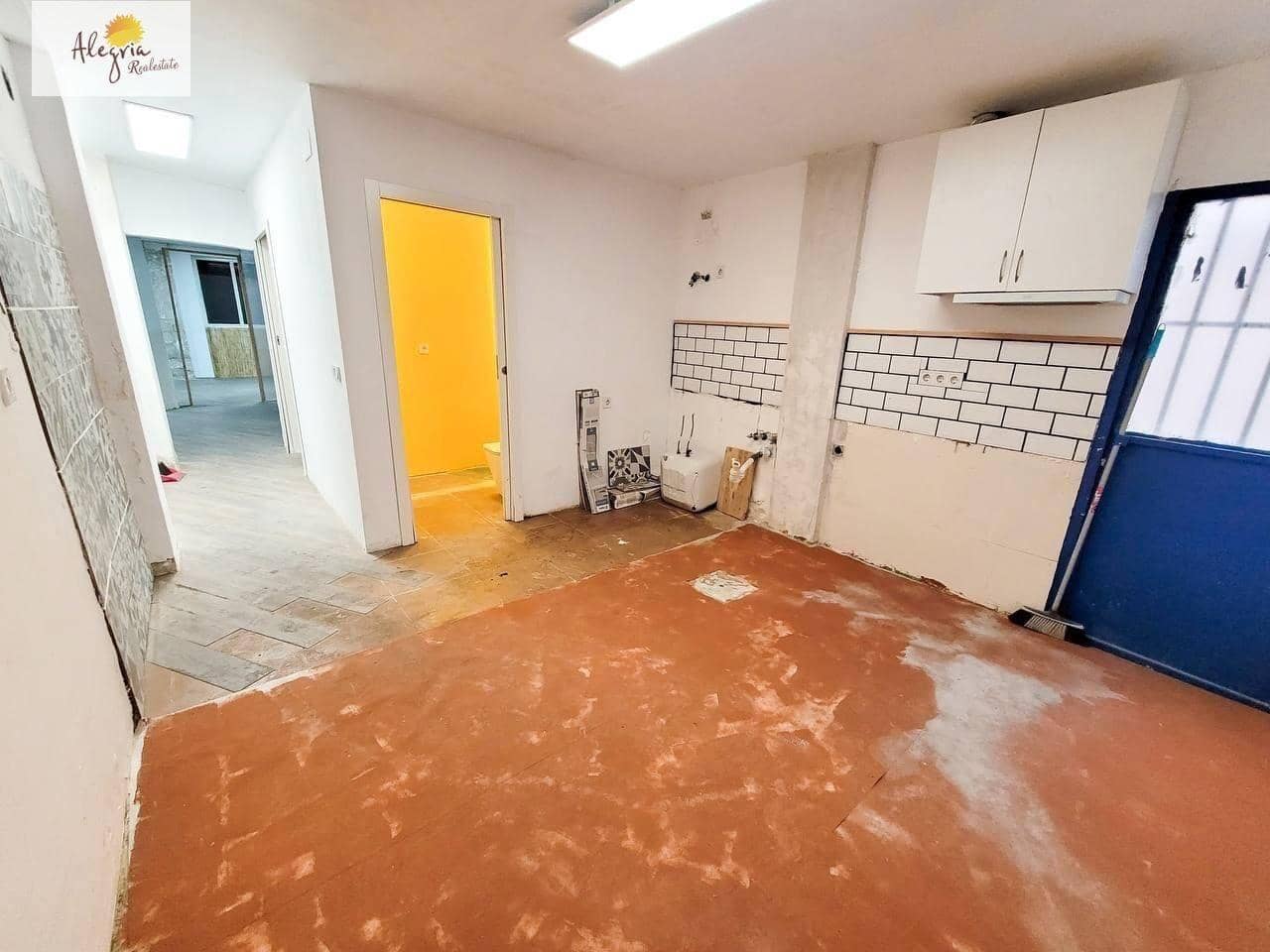 Kommersiell til salgs i Valencia by - € 160 000 (Ref: 9272590)