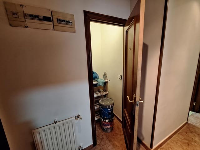 3 soverom Leilighet til salgs i Mieres med garasje - € 84 000 (Ref: 9276328)