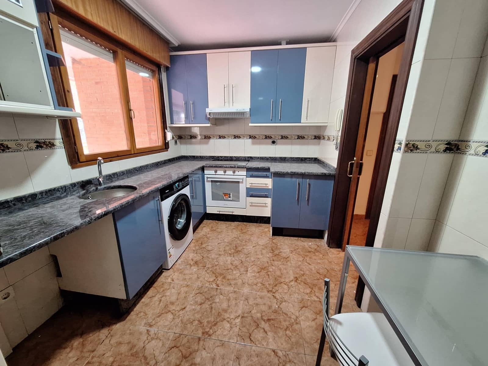 3 soverom Leilighet til salgs i Mieres med garasje - € 84 000 (Ref: 9276328)