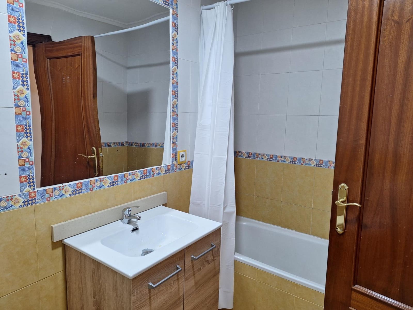 3 soverom Leilighet til salgs i Mieres med garasje - € 84 000 (Ref: 9276328)