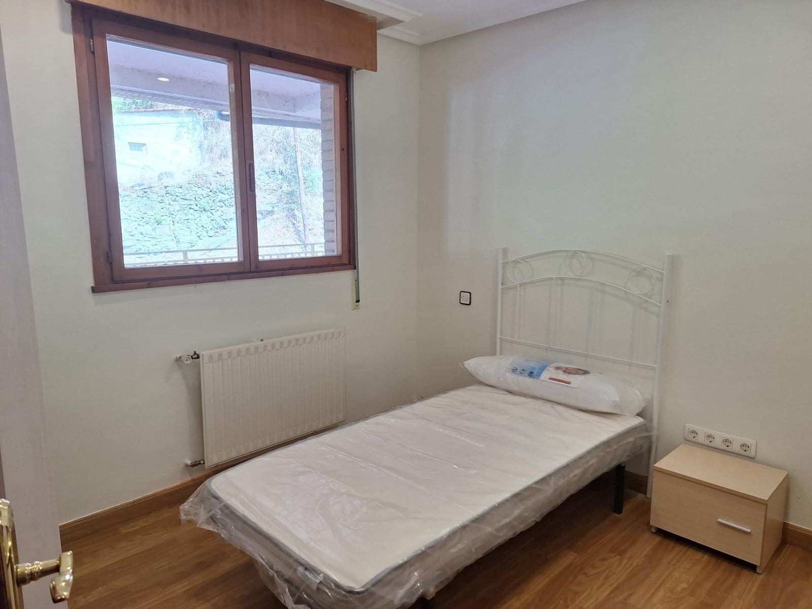 3 soverom Leilighet til salgs i Mieres med garasje - € 84 000 (Ref: 9276328)