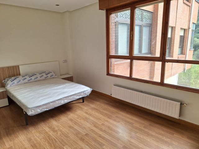 3 soverom Leilighet til salgs i Mieres med garasje - € 84 000 (Ref: 9276328)