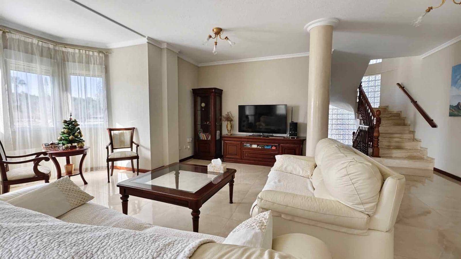 Chalet de 5 habitaciones en Ciudad Quesada en venta con piscina - 630.000 € (Ref: 9285210)