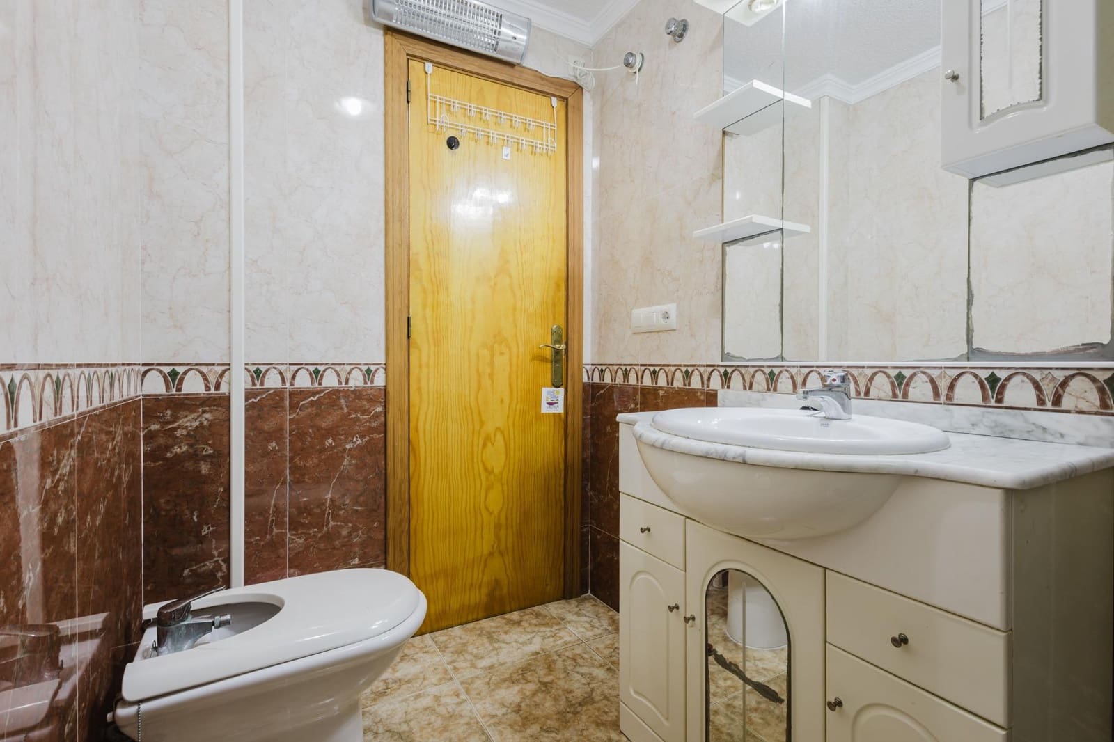 Apartamento de 2 habitaciones en Torrevieja en venta con garaje - 149.500 € (Ref: 9294386)