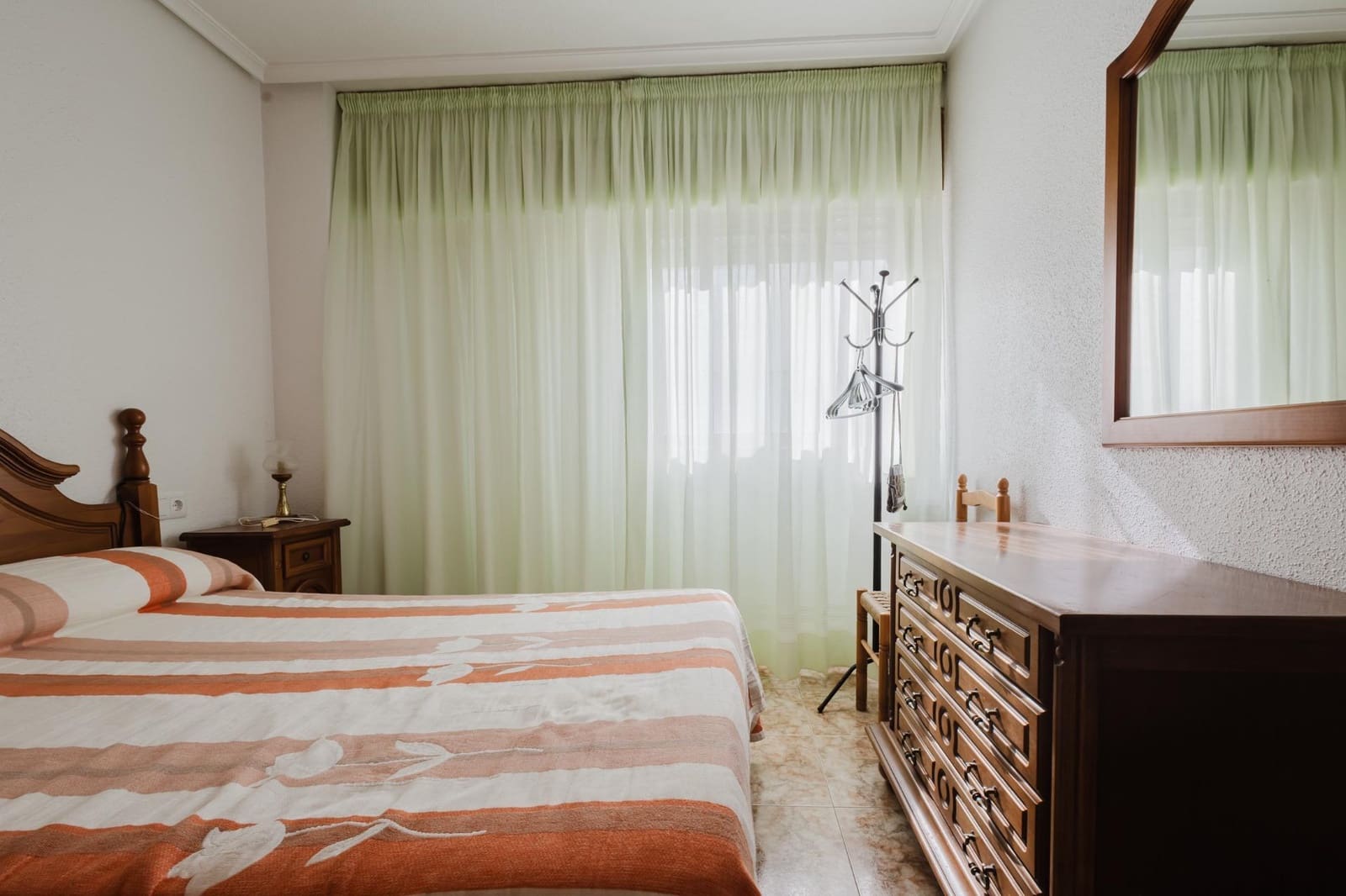 Apartamento de 2 habitaciones en Torrevieja en venta con garaje - 149.500 € (Ref: 9294386)