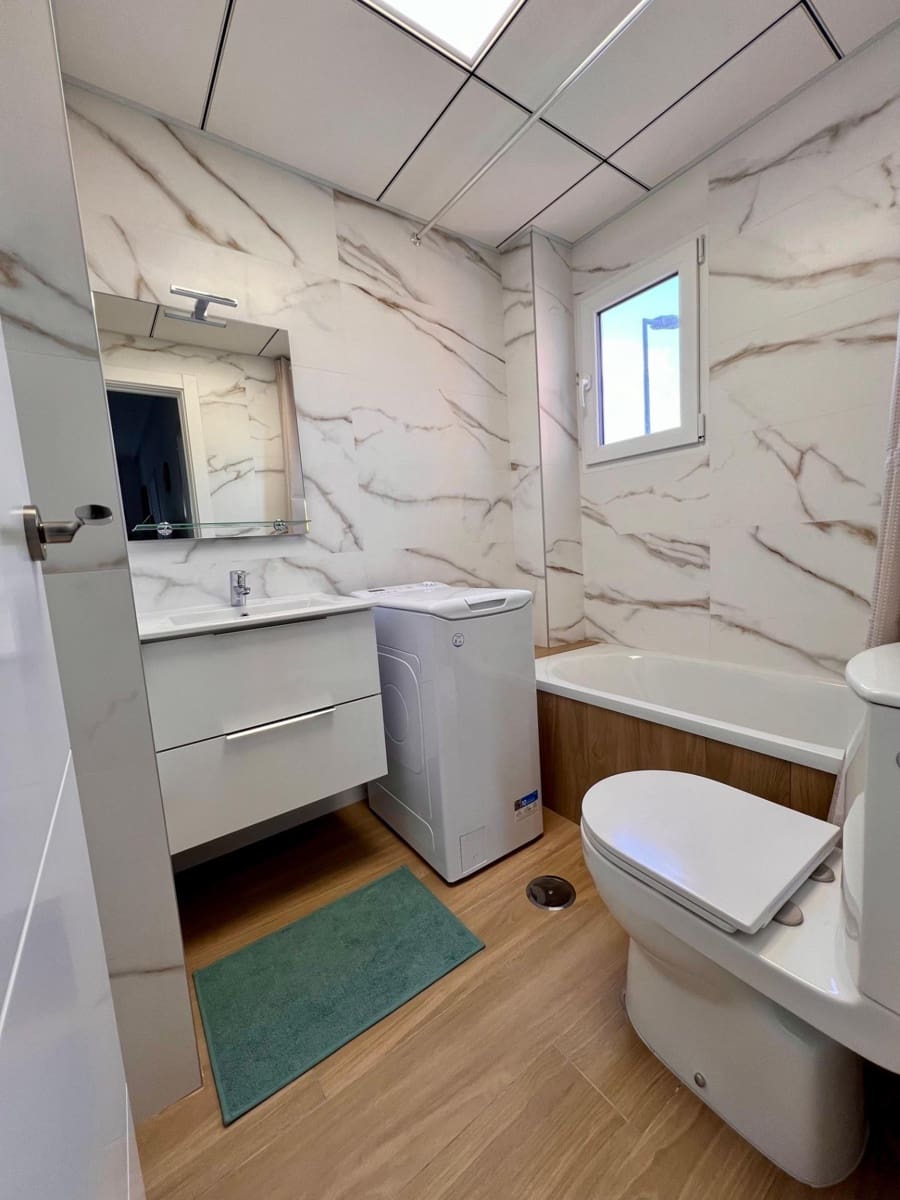 2 soveværelse Lejlighed til salg i Torrevieja med swimmingpool - € 153.000 (Ref: 9294389)