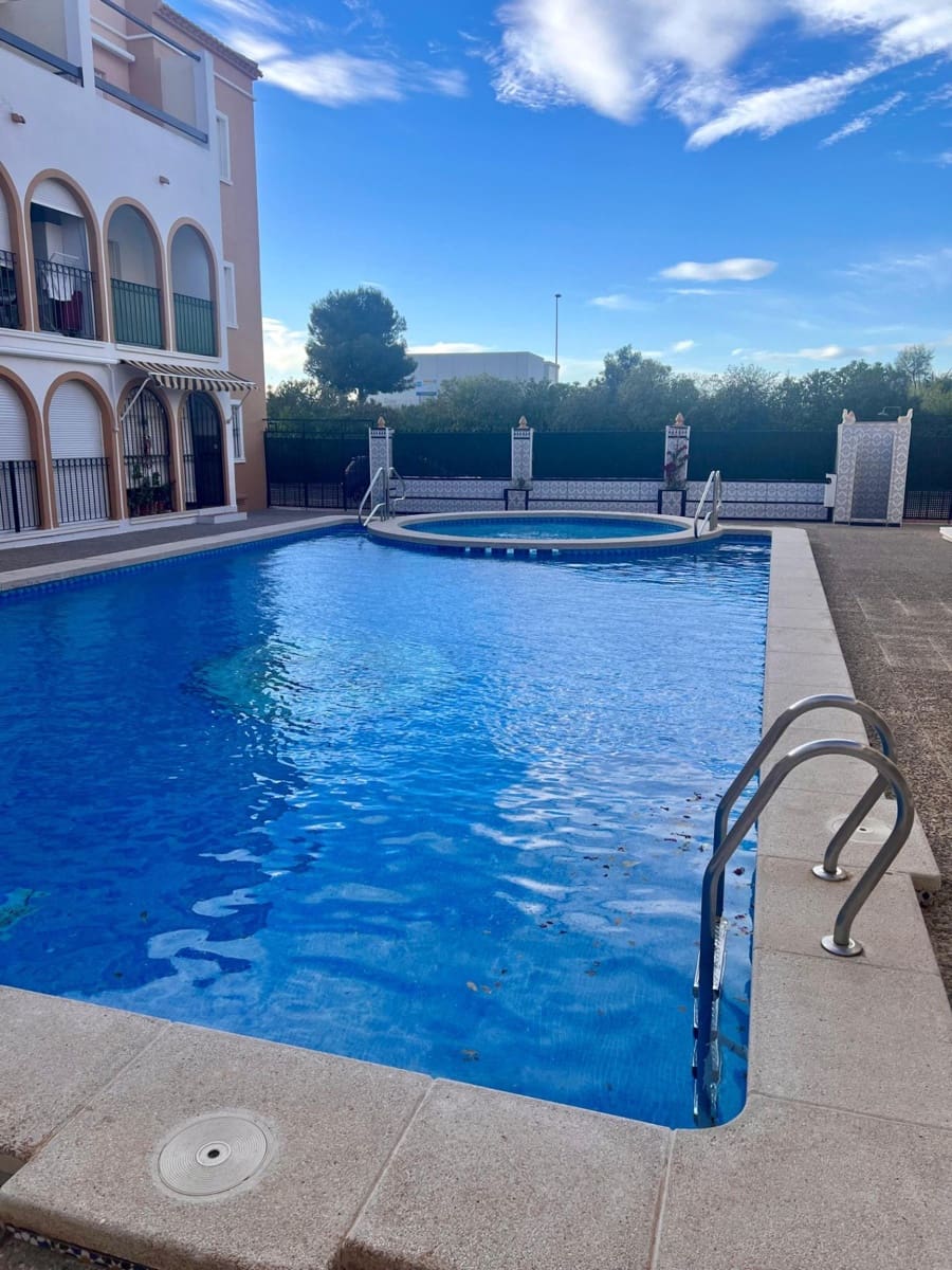 2 soveværelse Lejlighed til salg i Torrevieja med swimmingpool - € 153.000 (Ref: 9294389)