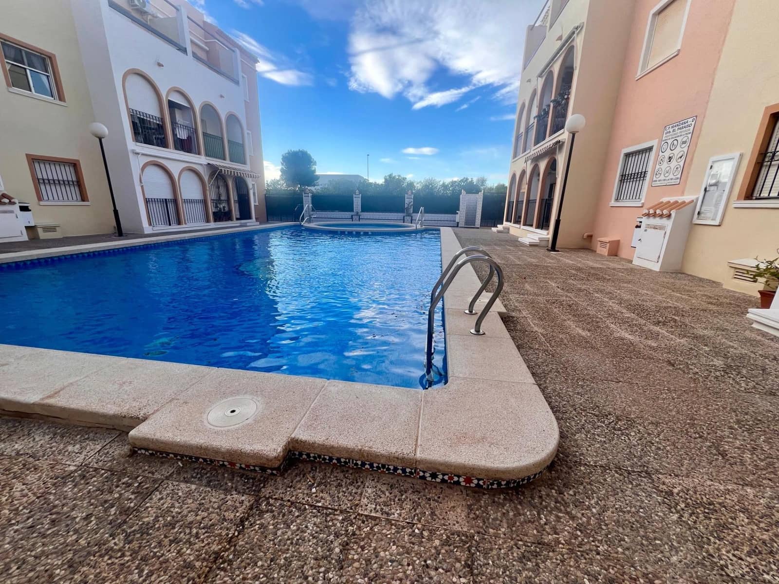 2 soveværelse Lejlighed til salg i Torrevieja med swimmingpool - € 153.000 (Ref: 9294389)