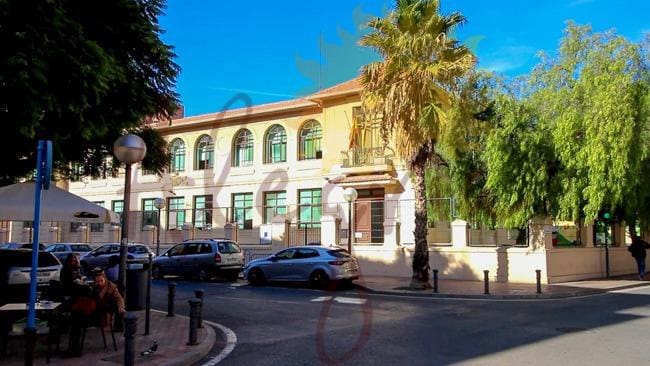 5 makuuhuone Huoneisto myytävänä paikassa Alicante kaupunki - 160 000 € (Ref: 9296888)