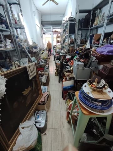 Kommersiell til salgs i Avenida Habaneras - Curva de Palangre, Torrevieja - € 59 950 (Ref: 9301046)