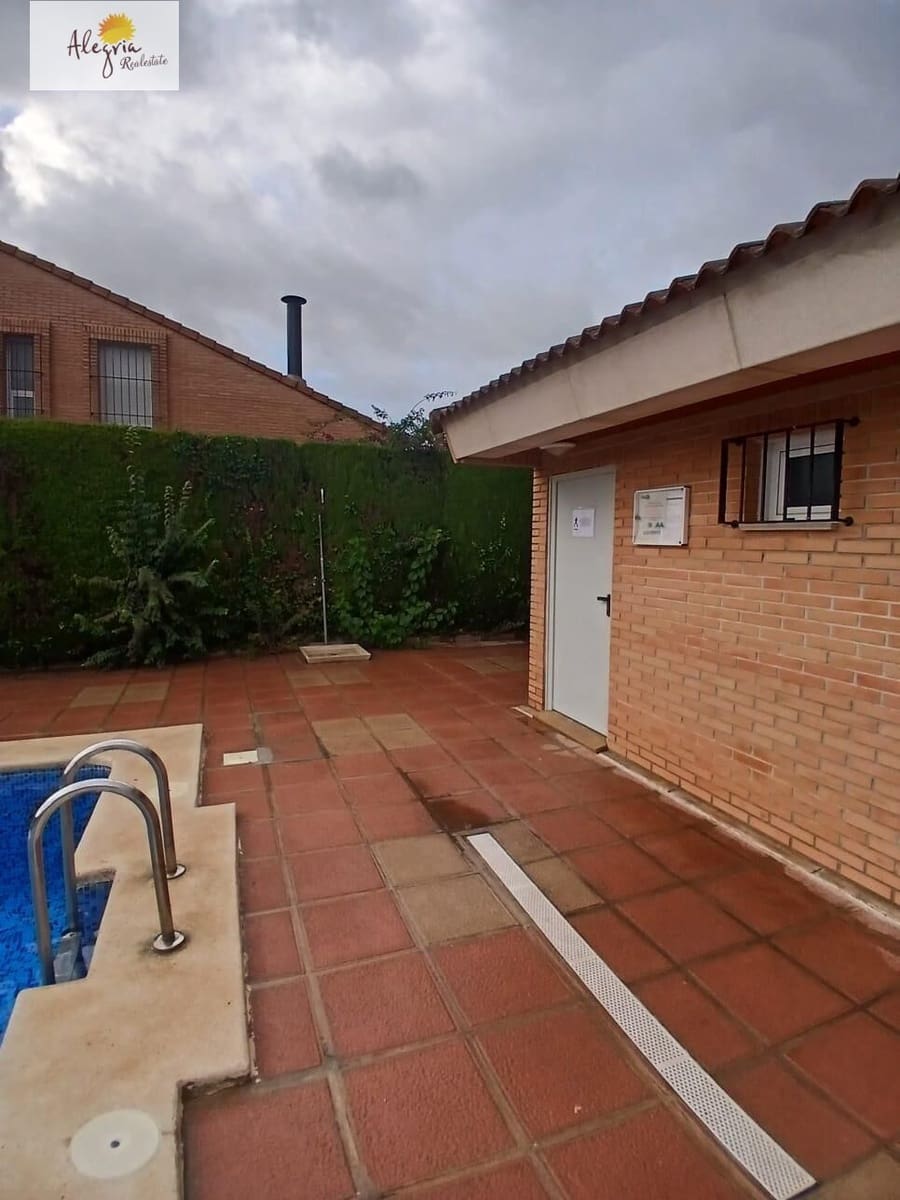 4 soverom Kjedet enebolig til salgs i Betera med svømmebasseng garasje - € 350 000 (Ref: 9305168)