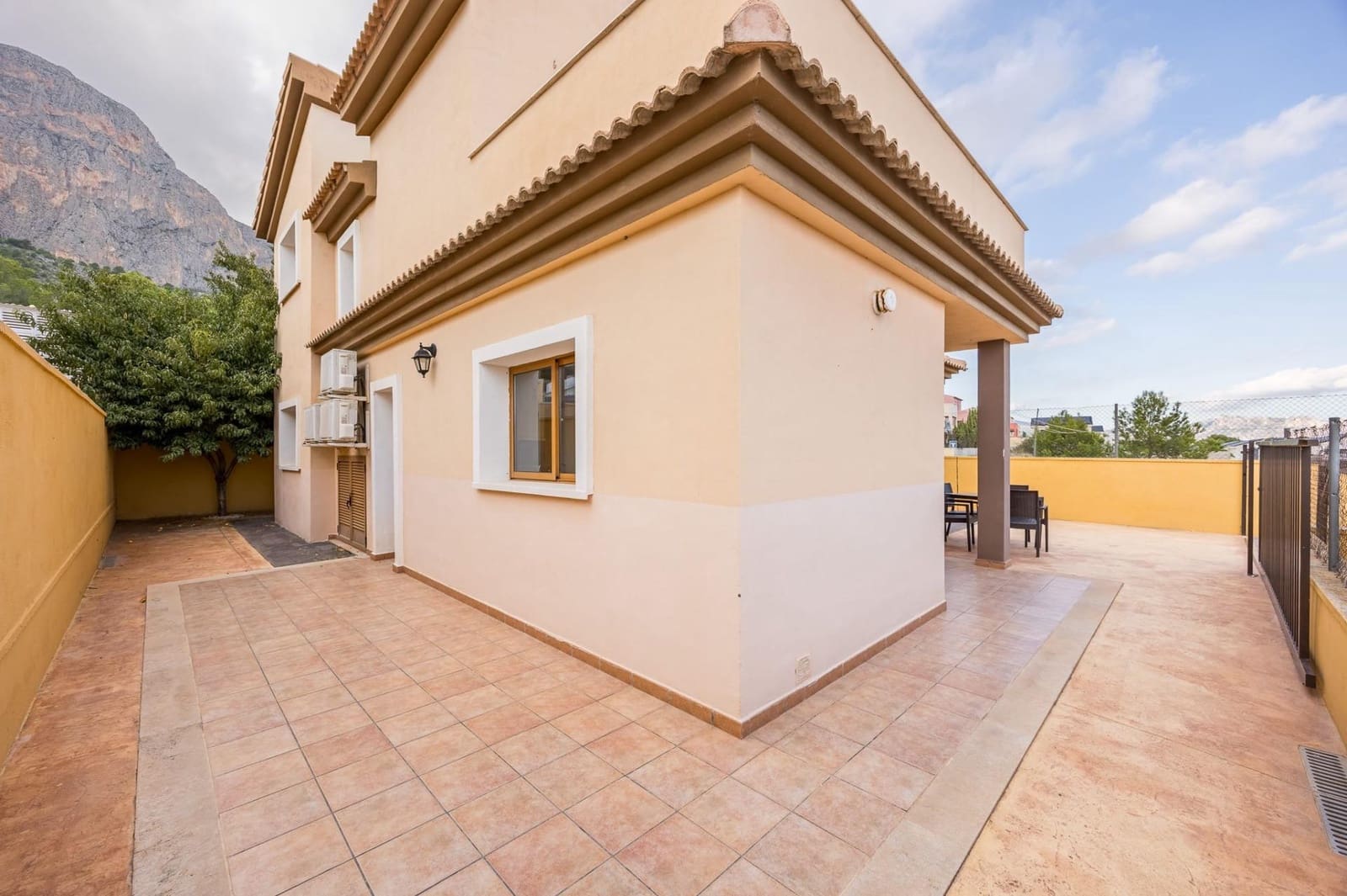 3 quarto Moradia para venda em Polop com piscina - 390 000 € (Ref: 9308497)