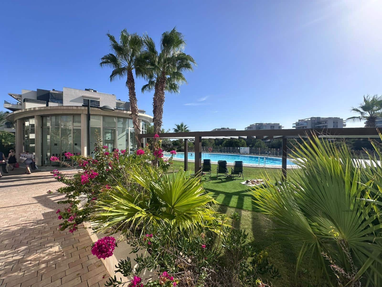 Apartamento de 2 habitaciones en Villamartin en venta con piscina - 320.000 € (Ref: 9312868)