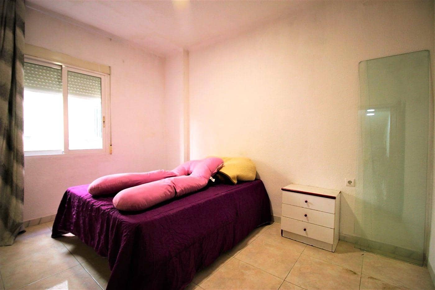 3 soveværelse Lejlighed til salg i Alicante by - € 49.000 (Ref: 9321901)