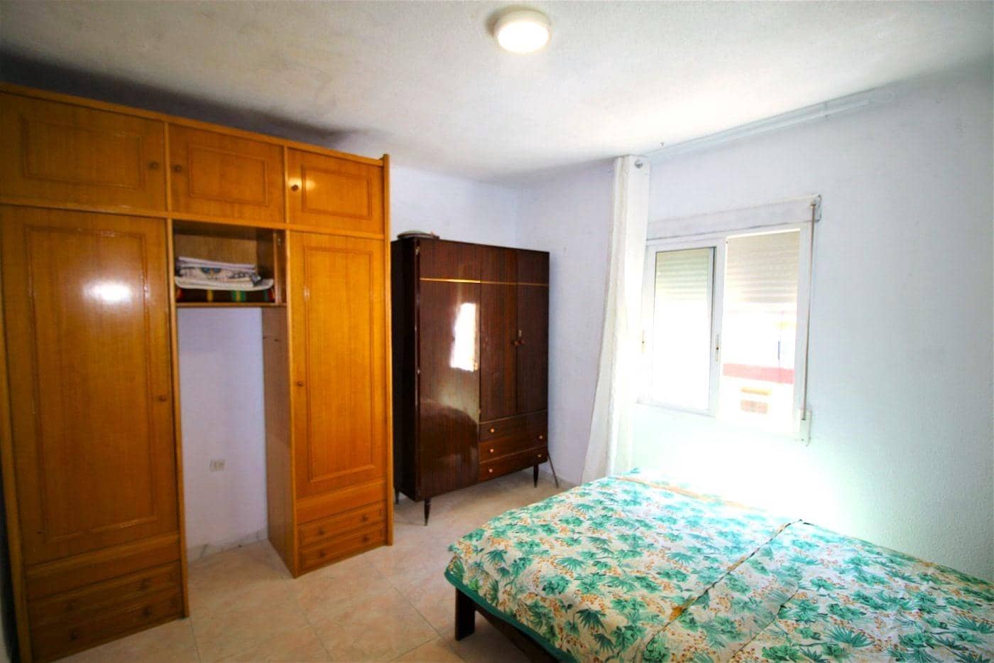 3 soveværelse Lejlighed til salg i Alicante by - € 49.000 (Ref: 9321901)