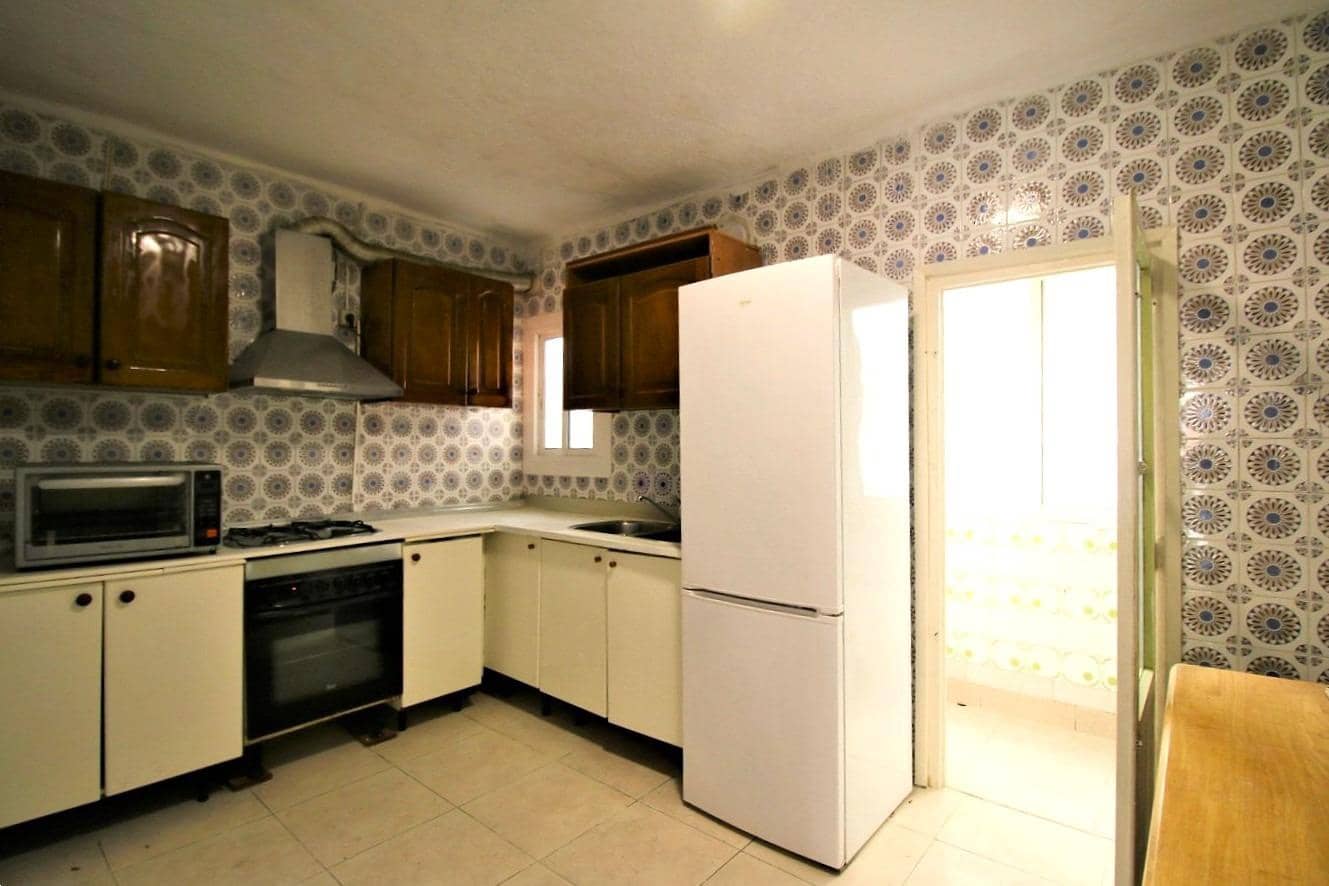 3 soveværelse Lejlighed til salg i Alicante by - € 49.000 (Ref: 9321901)