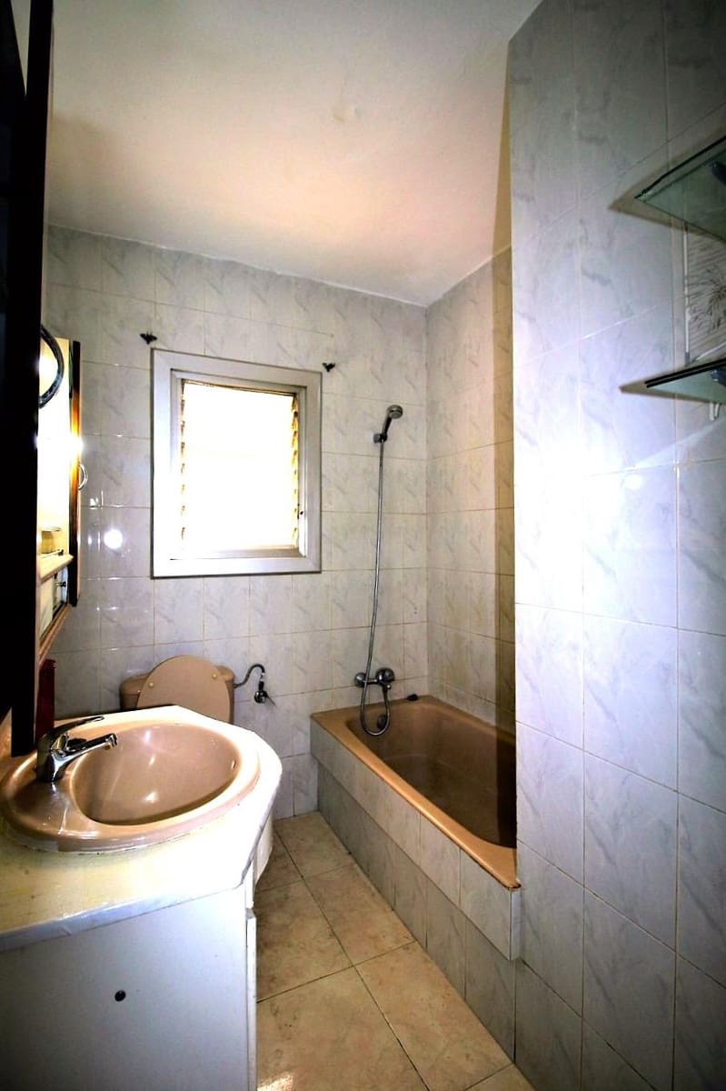 3 soveværelse Lejlighed til salg i Alicante by - € 49.000 (Ref: 9321901)