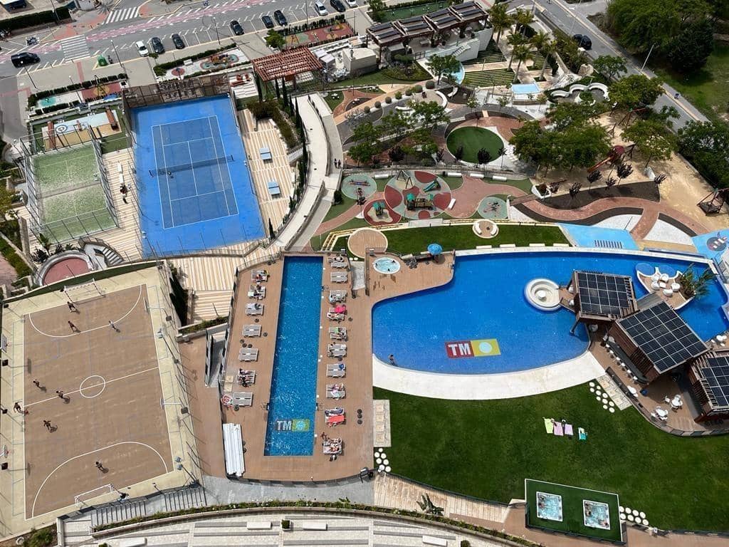 Apartamento de 2 habitaciones en Benidorm en venta con piscina garaje - 640.000 € (Ref: 9324326)