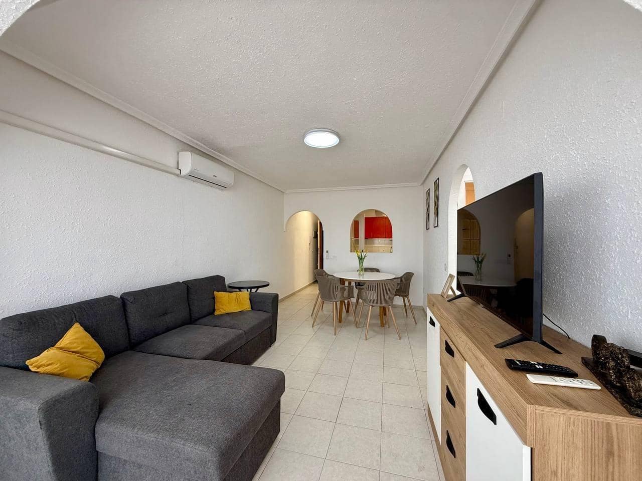 Apartamento de 2 habitaciones en Torrevieja en venta - 159.900 € (Ref: 9330636)