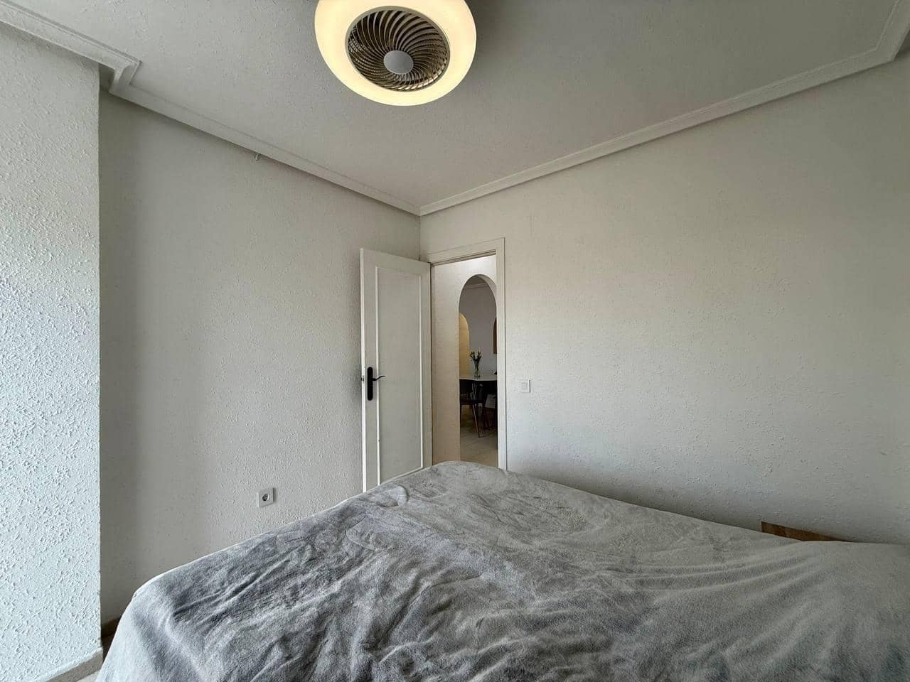 Apartamento de 2 habitaciones en Torrevieja en venta - 159.900 € (Ref: 9330636)