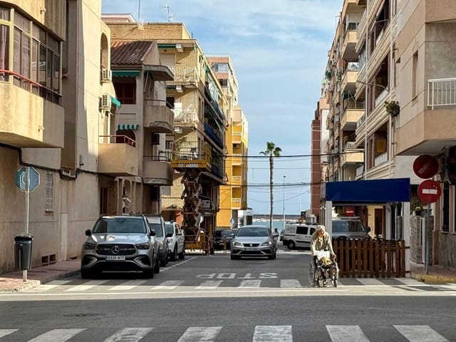 Apartamento de 2 habitaciones en Playa del Acequión, Torrevieja en venta - 159.900 € (Ref: 9330636)