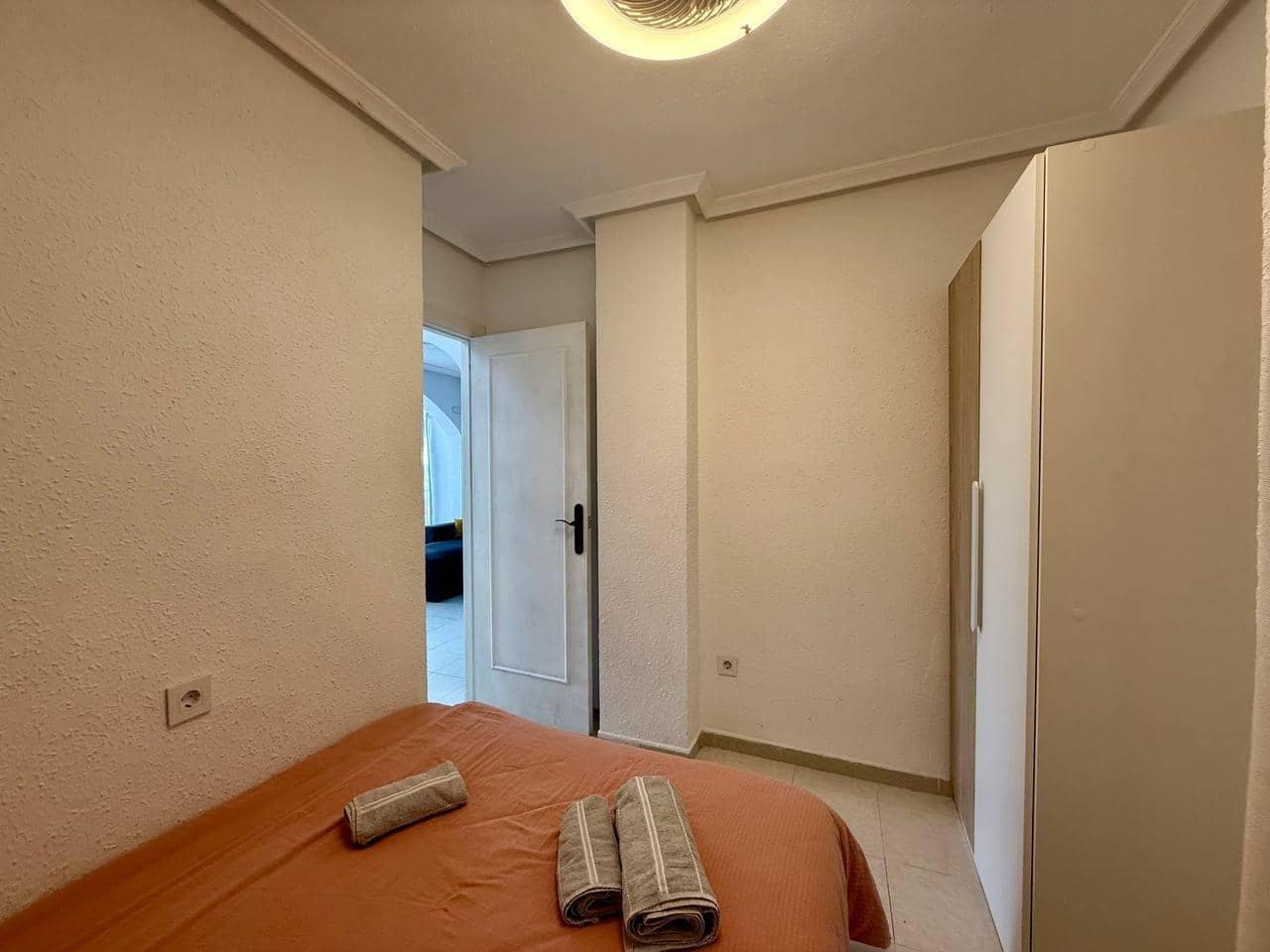 Apartamento de 2 habitaciones en Torrevieja en venta - 159.900 € (Ref: 9330636)