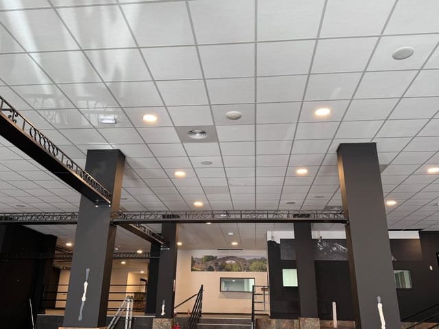 Comercial para venda em Playa del Cura, Torrevieja - 420 000 € (Ref: 9334958)