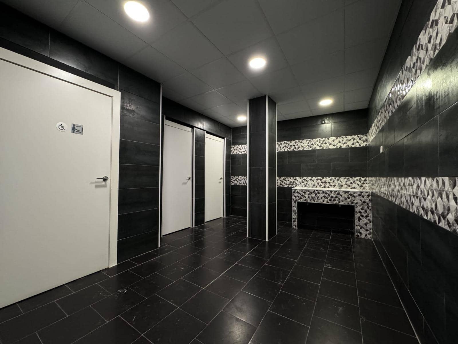 Erhverv til salg i Torrevieja - € 420.000 (Ref: 9334958)