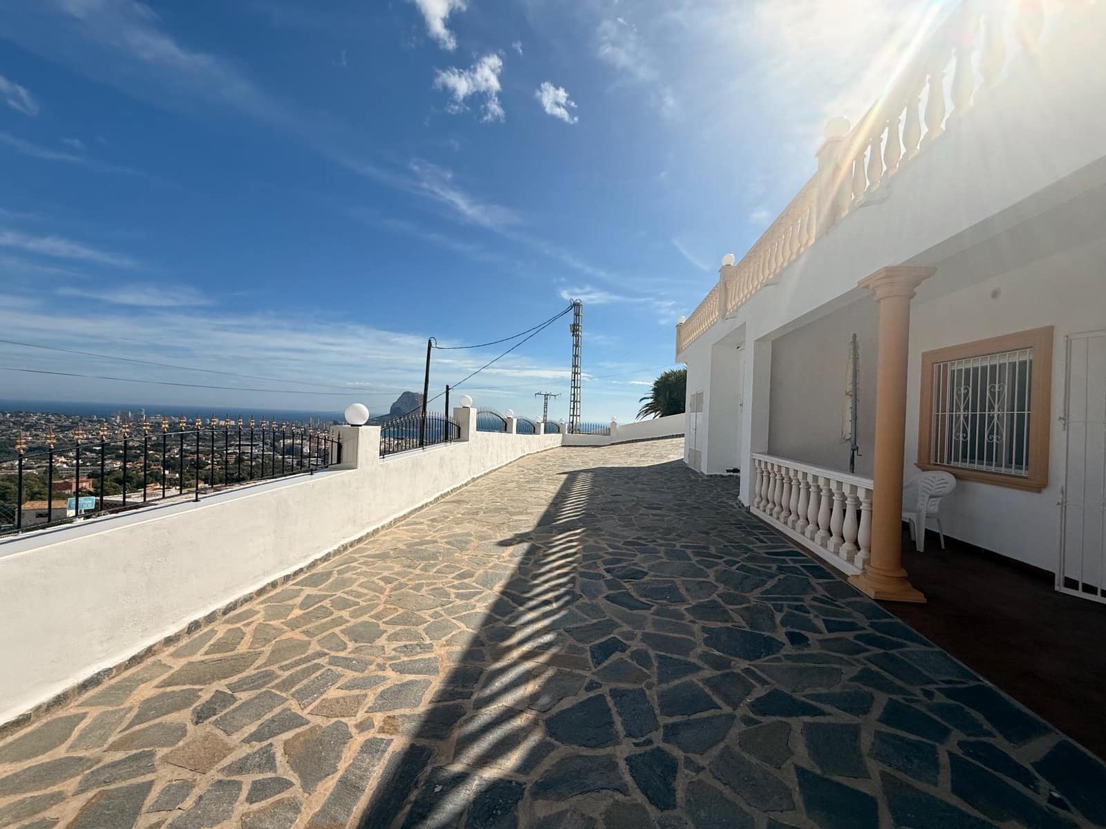 4 sypialnia Willa na sprzedaż w Calpe / Calp z basenem garażem - 716 000 € (Ref: 9334964)