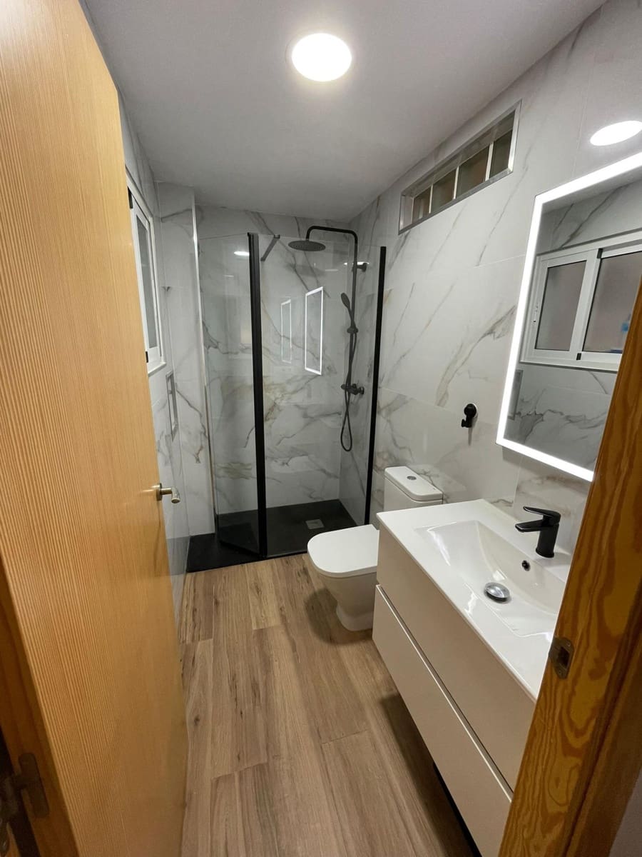 2 makuuhuone Huoneisto myytävänä paikassa Alicante kaupunki - 159 900 € (Ref: 9338031)