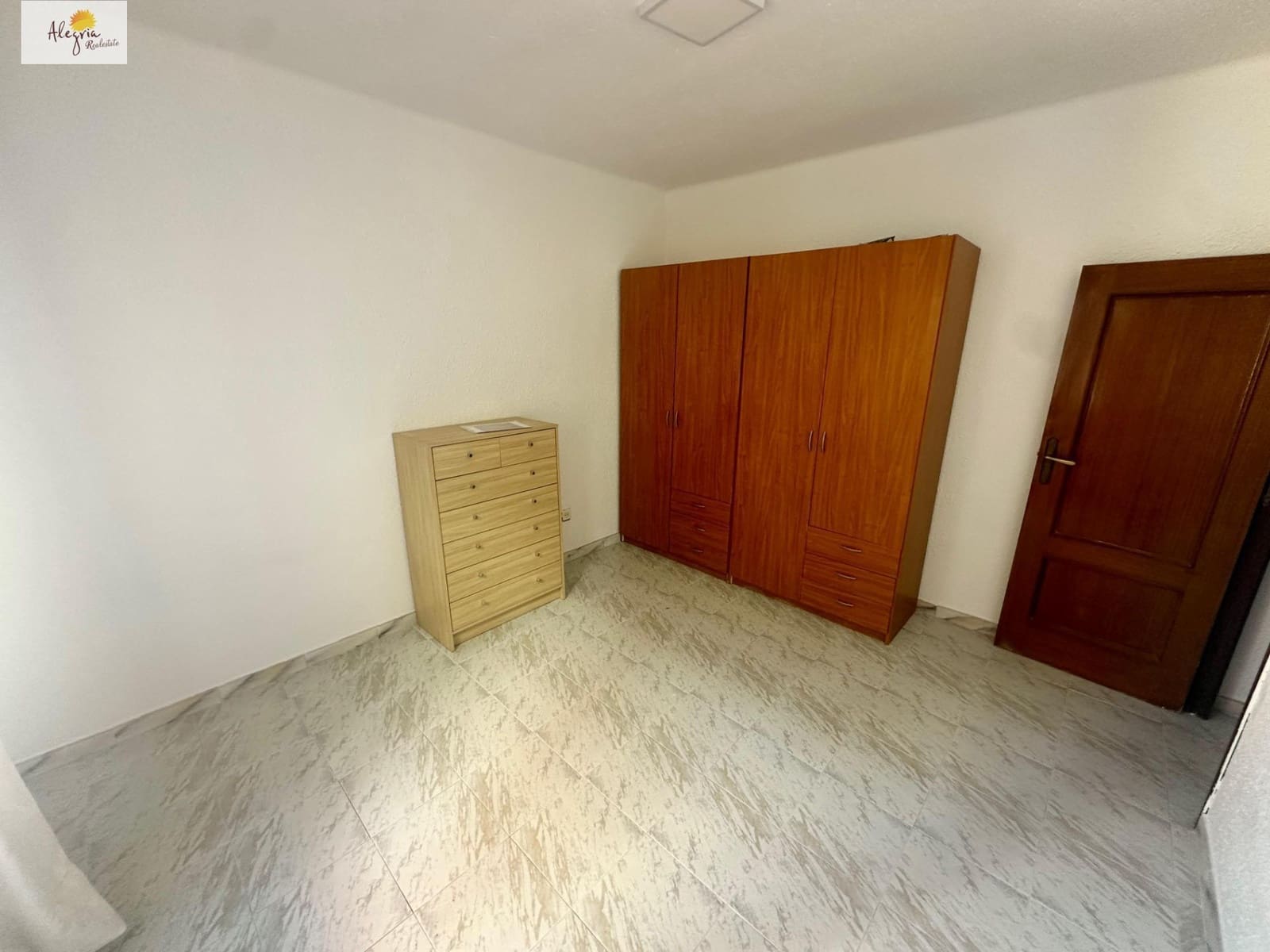 3 soveværelse Lejlighed til salg i Alicante by - € 139.000 (Ref: 9343217)