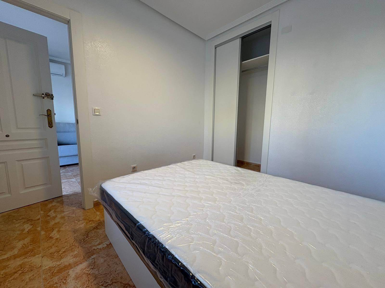 2 quarto Bungalow para venda em Torrevieja com piscina - 159 900 € (Ref: 9344771)