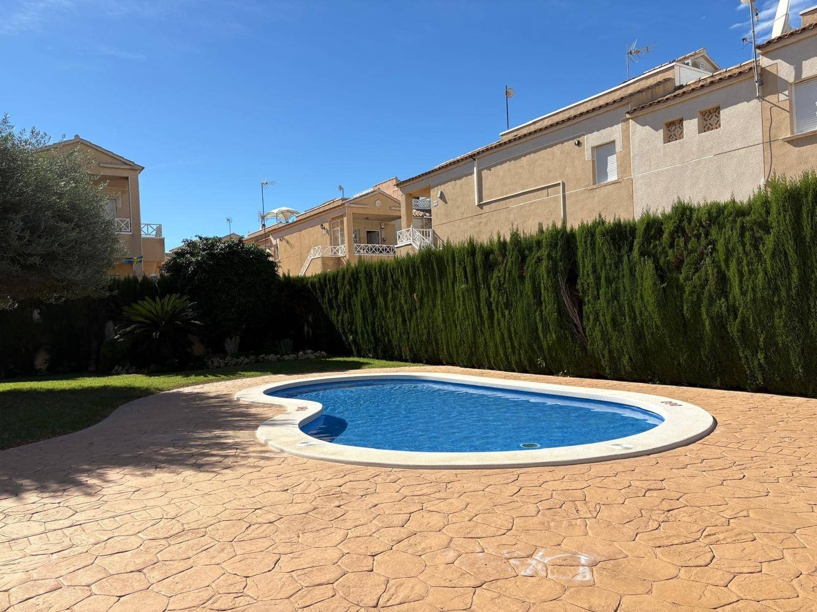 2 quarto Bungalow para venda em Torrevieja com piscina - 159 900 € (Ref: 9344771)