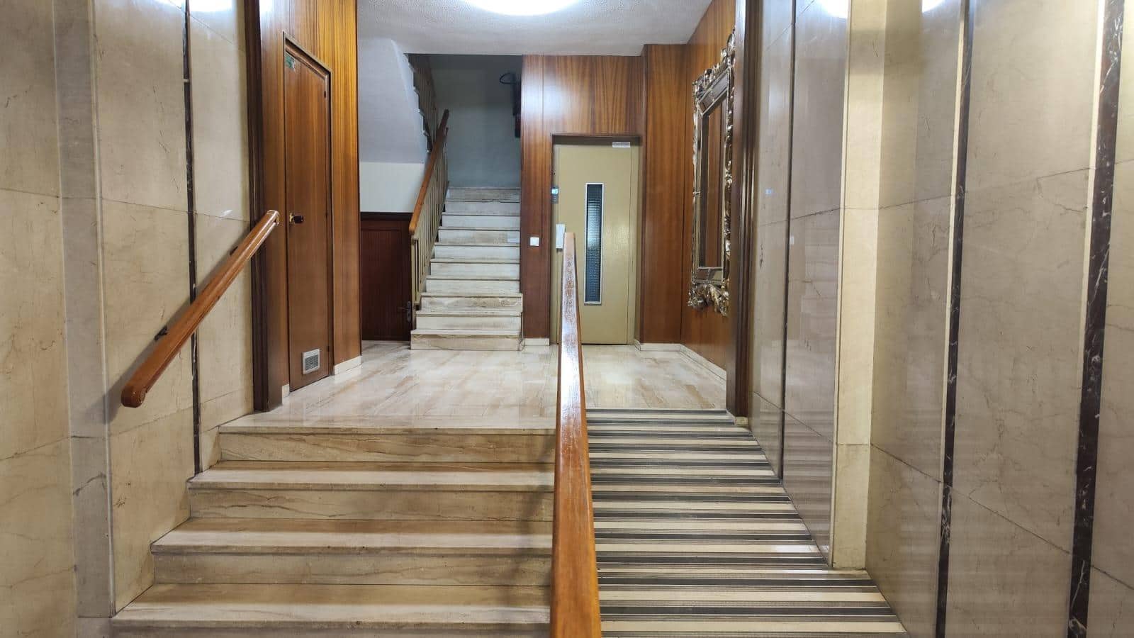 Commercieel te koop in Alicante stad - € 510.000 (Ref: 9353616)