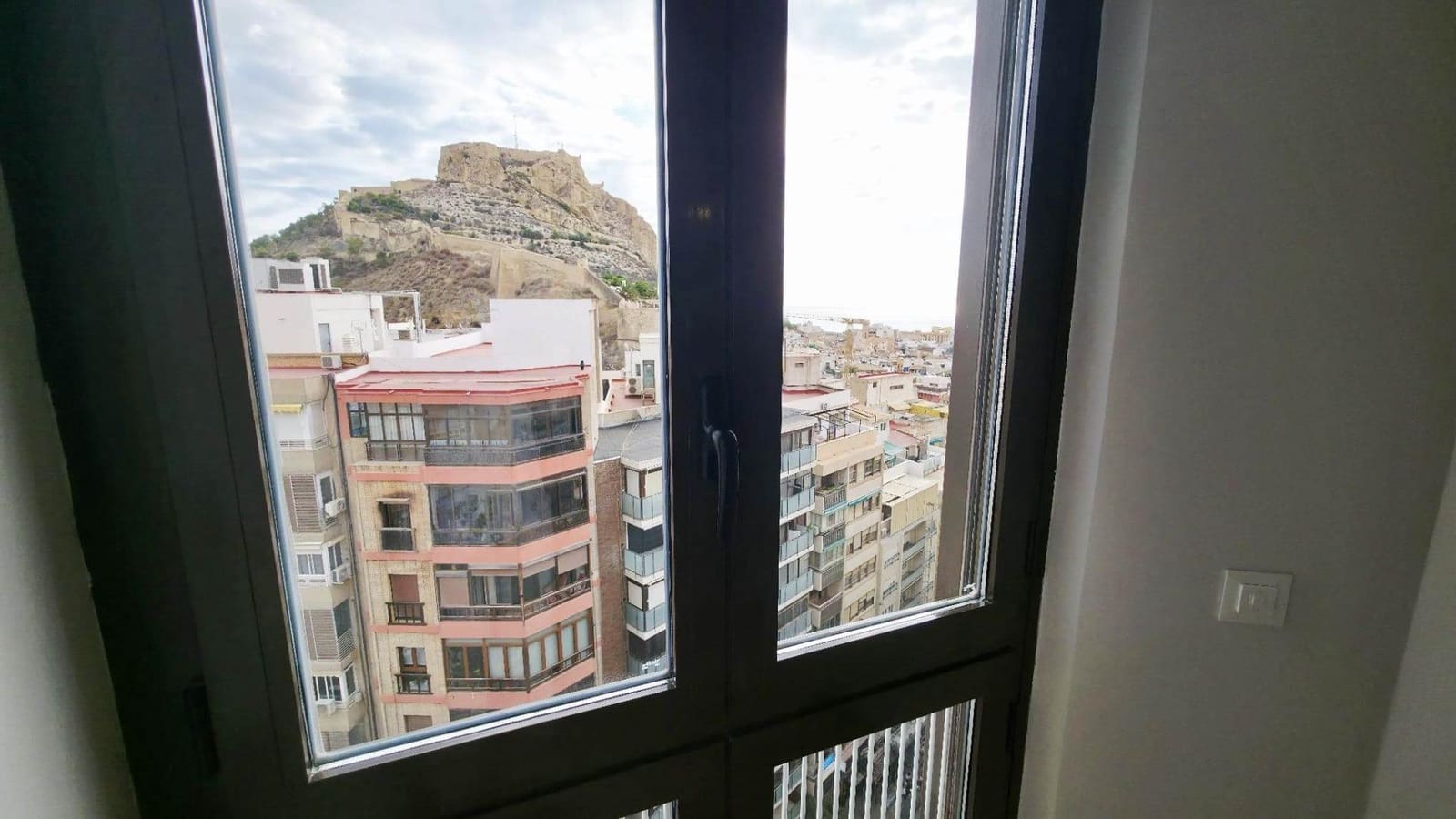 3 makuuhuone Asunto myytävänä paikassa Alicante kaupunki - 578 000 € (Ref: 9355847)