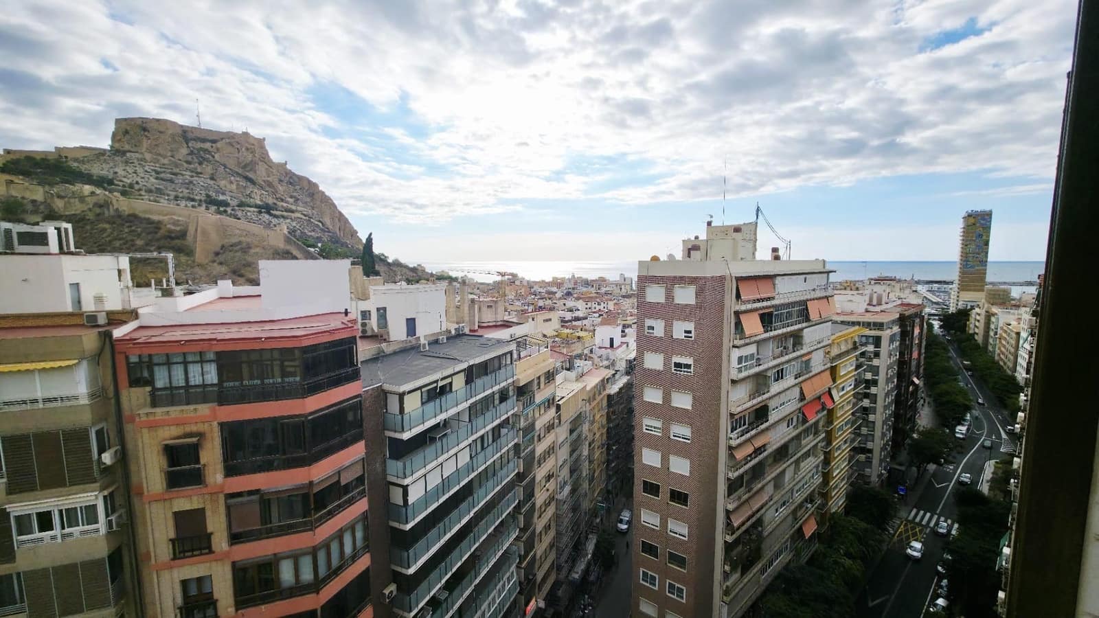 3 makuuhuone Asunto myytävänä paikassa Alicante kaupunki - 578 000 € (Ref: 9355847)