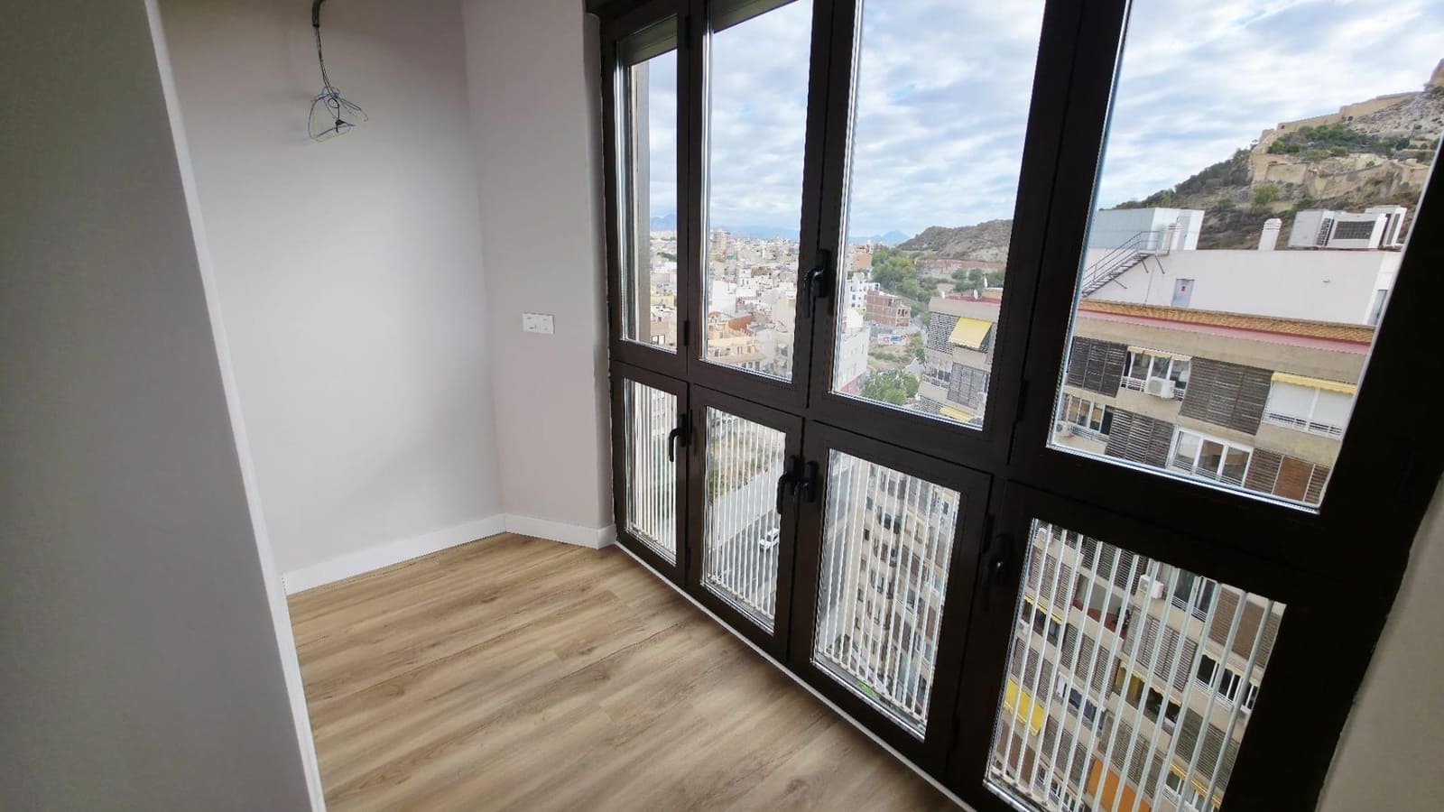 3 makuuhuone Asunto myytävänä paikassa Alicante kaupunki - 578 000 € (Ref: 9355847)